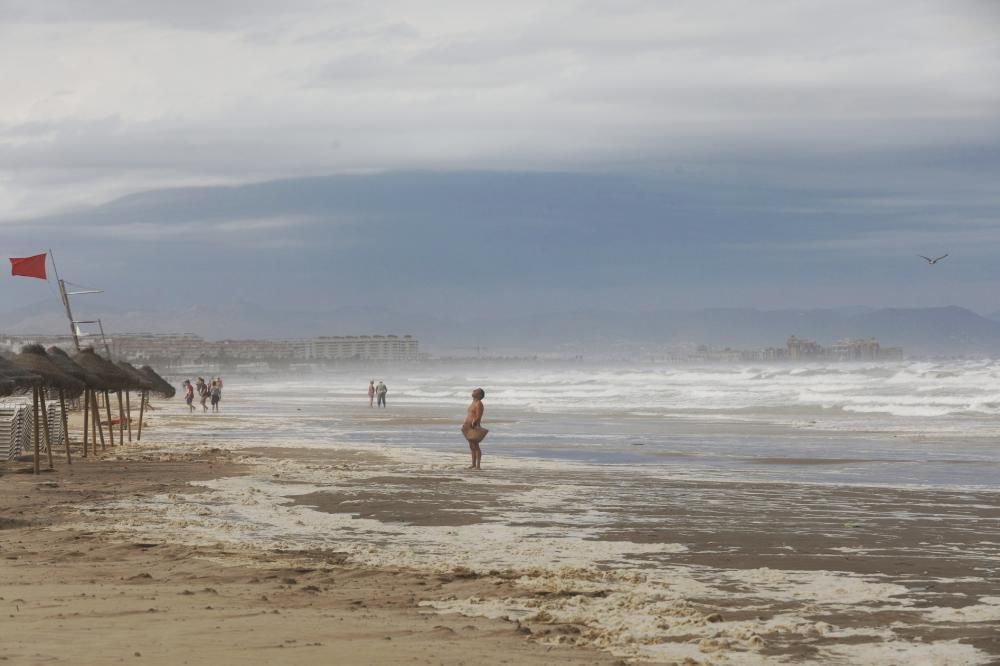 Temporal de viento en València en pleno agosto