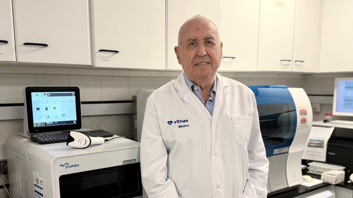Doctor Antonio Souvirón, en laboratorio Vithas Málaga