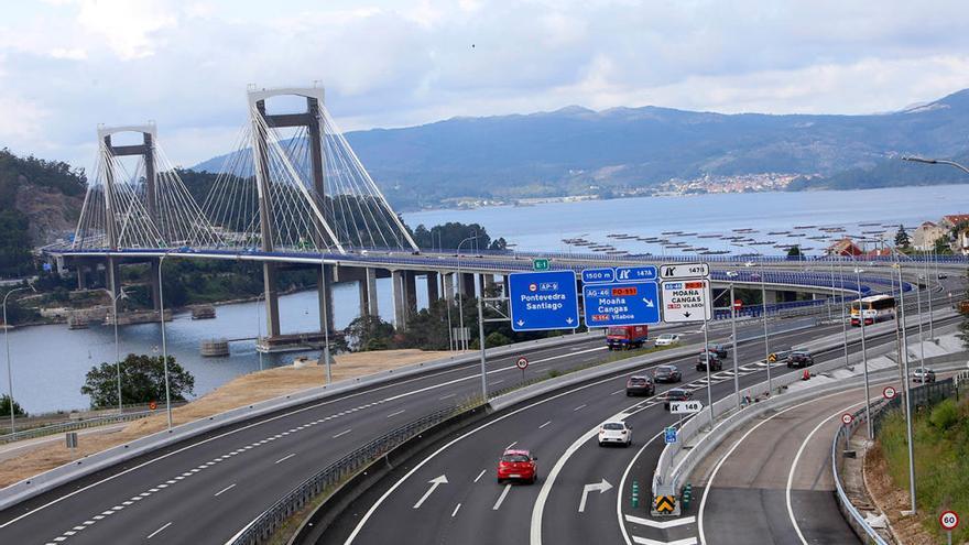 Vista de los carriles del puente de Rande // Ricardo Grobas