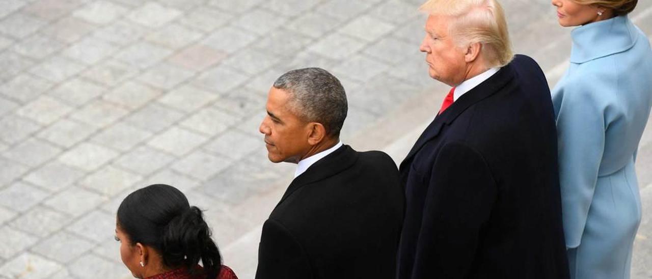 Michelle y Barack Obama, junto a Donald y Melania Trump, tras la ceremonia de investidura del nuevo presidente.