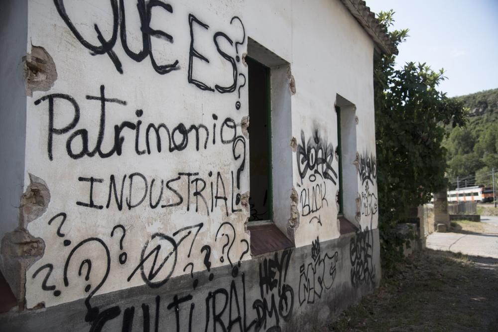 L'antiga fàbrica dels Polvorers, en ruïnes