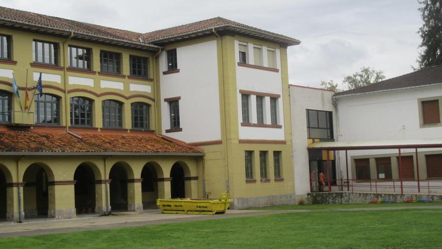 Obras de adecuación en el recinto educativo.