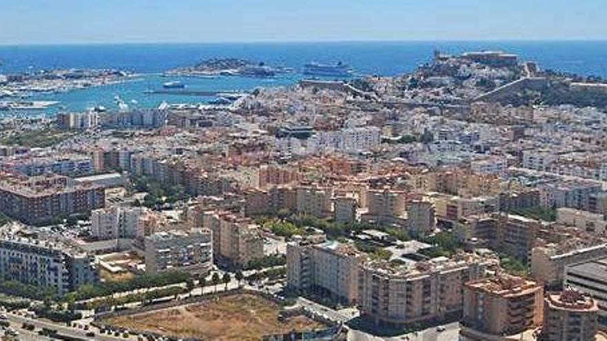 Vista aérea del núcleo urbano de Ibiza.