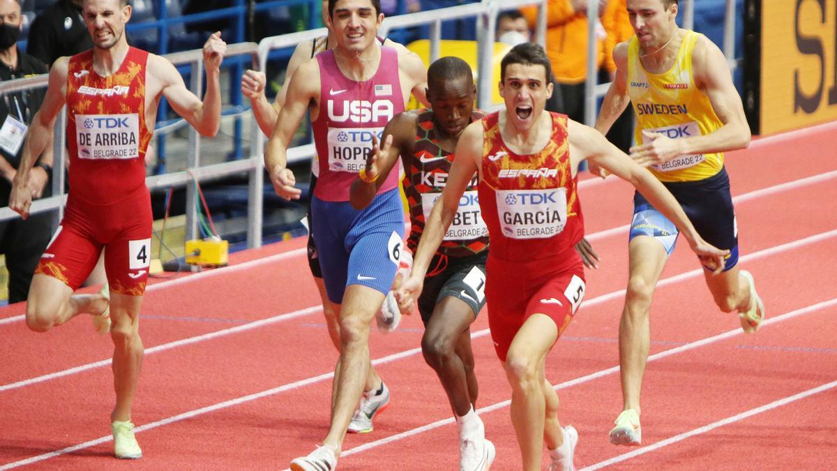 Archivo - Mariano García en el momemto de ganar el oro en los 800 metros en los Mundiales en Pista Cubierta de 2022