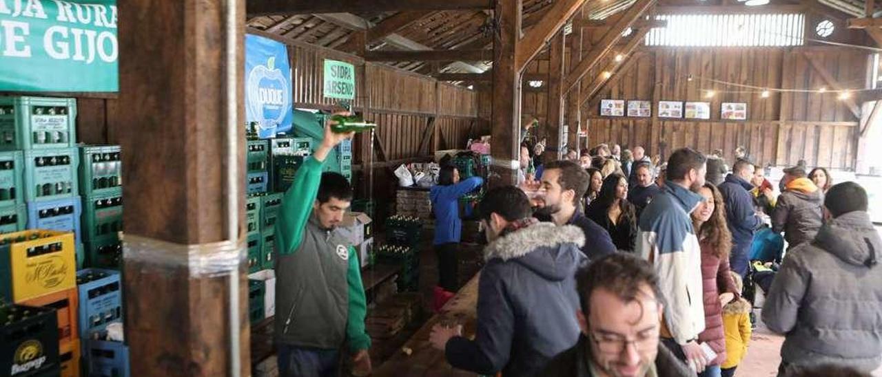 Ambiente ayer en &quot;La Primer Sidre l&#039; Añu.