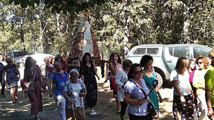 Los vecinos de Rábano, Barrio de Rábano y San Justo se dan cita en el santuario de La Alcobilla