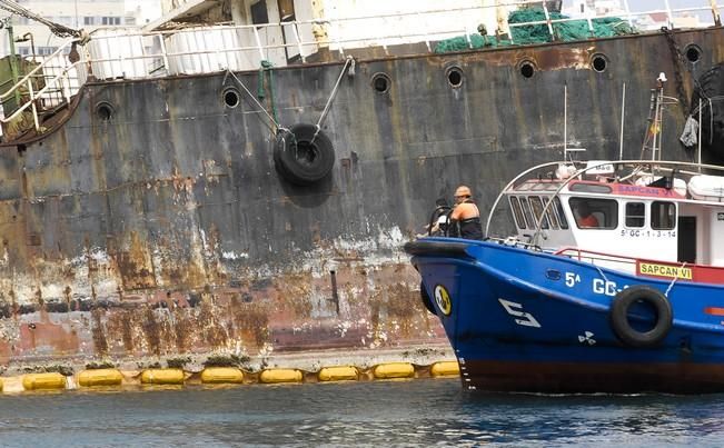 BARCO EN RIESGO DE HUNDIMIENTO