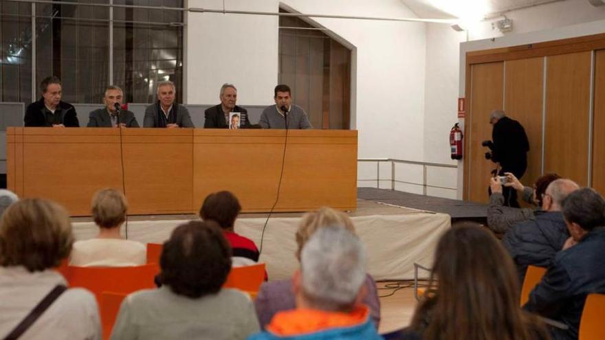 Acto de presentación de la biografía de Gerardo Orviz.