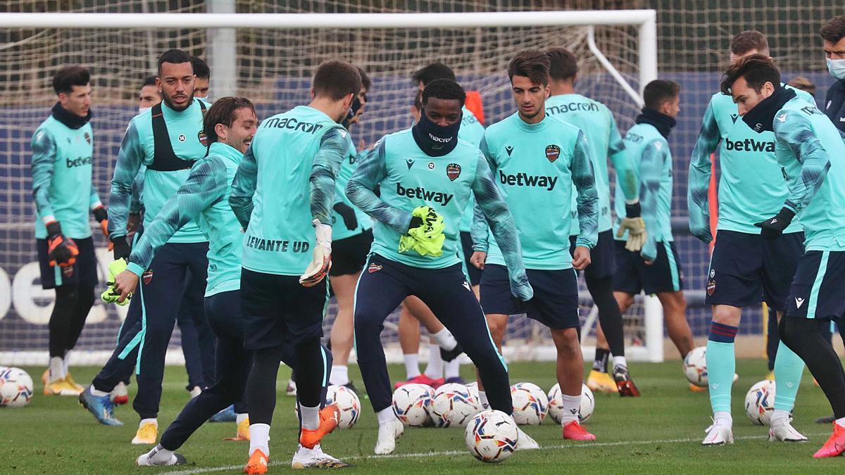 Entrenamiento del
Levante UD el miércoles
en Buñol.  j.m.lópez