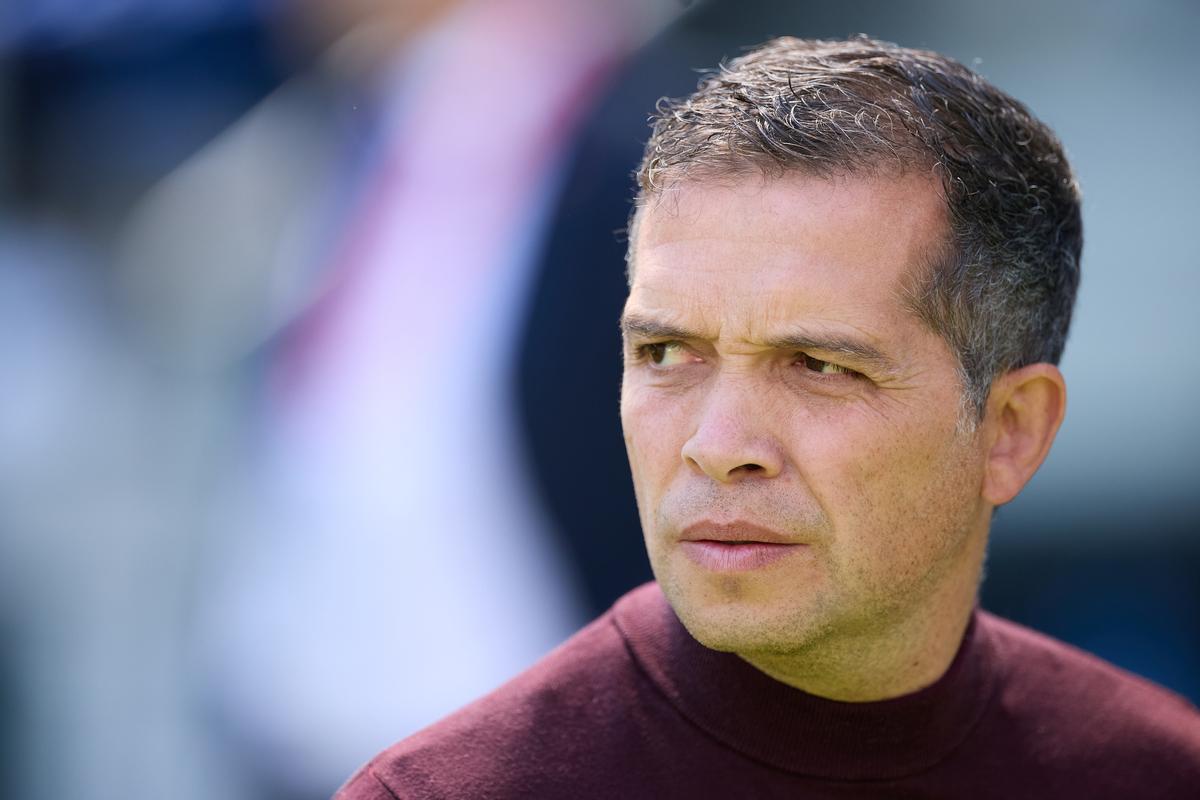 El entrenador del Levante UD, Luís Castro, durante el partido.