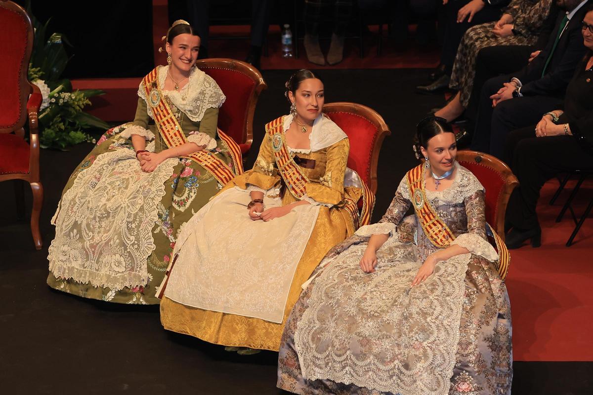 Galeria de fotos de l'homenatge a la reina i dames de les festes del 2025 a Vila-real