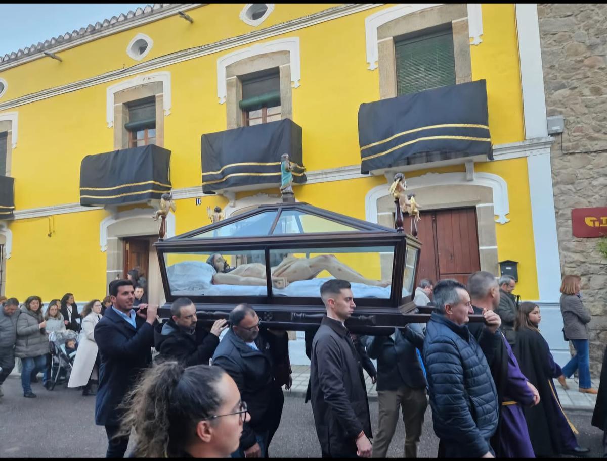 Procesión del Santo Entierro en Zarza la Mayor.