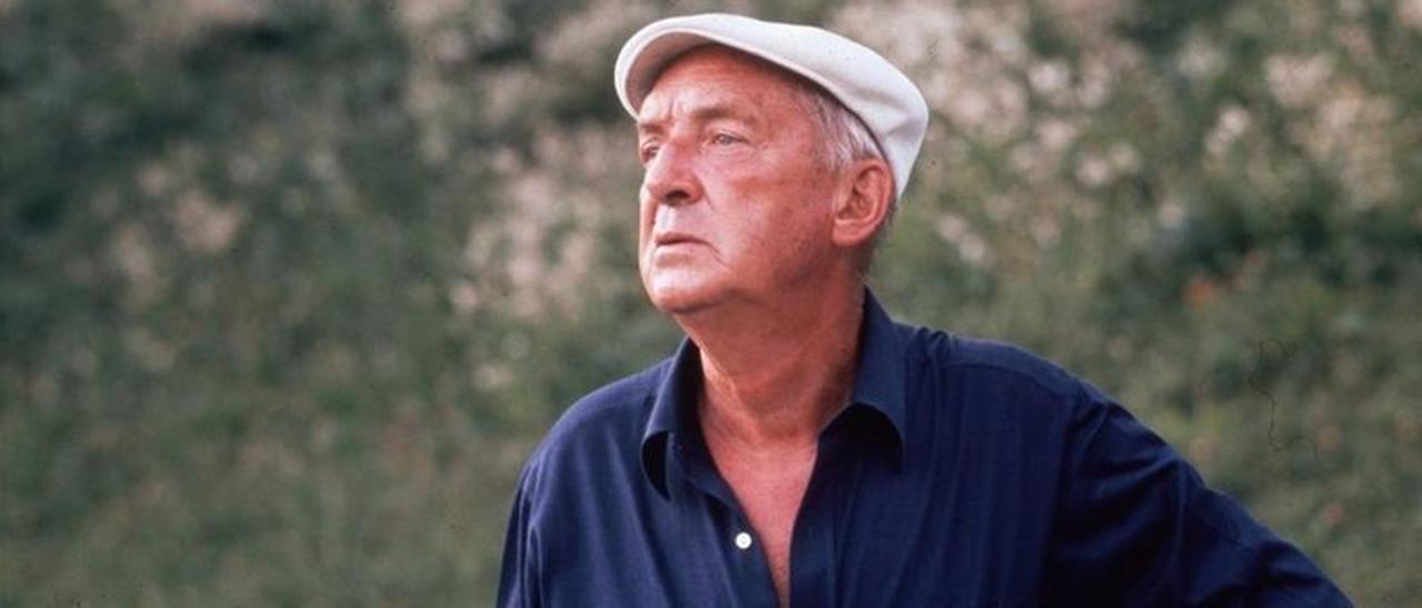 Vladimir Nabokov, en el campo.