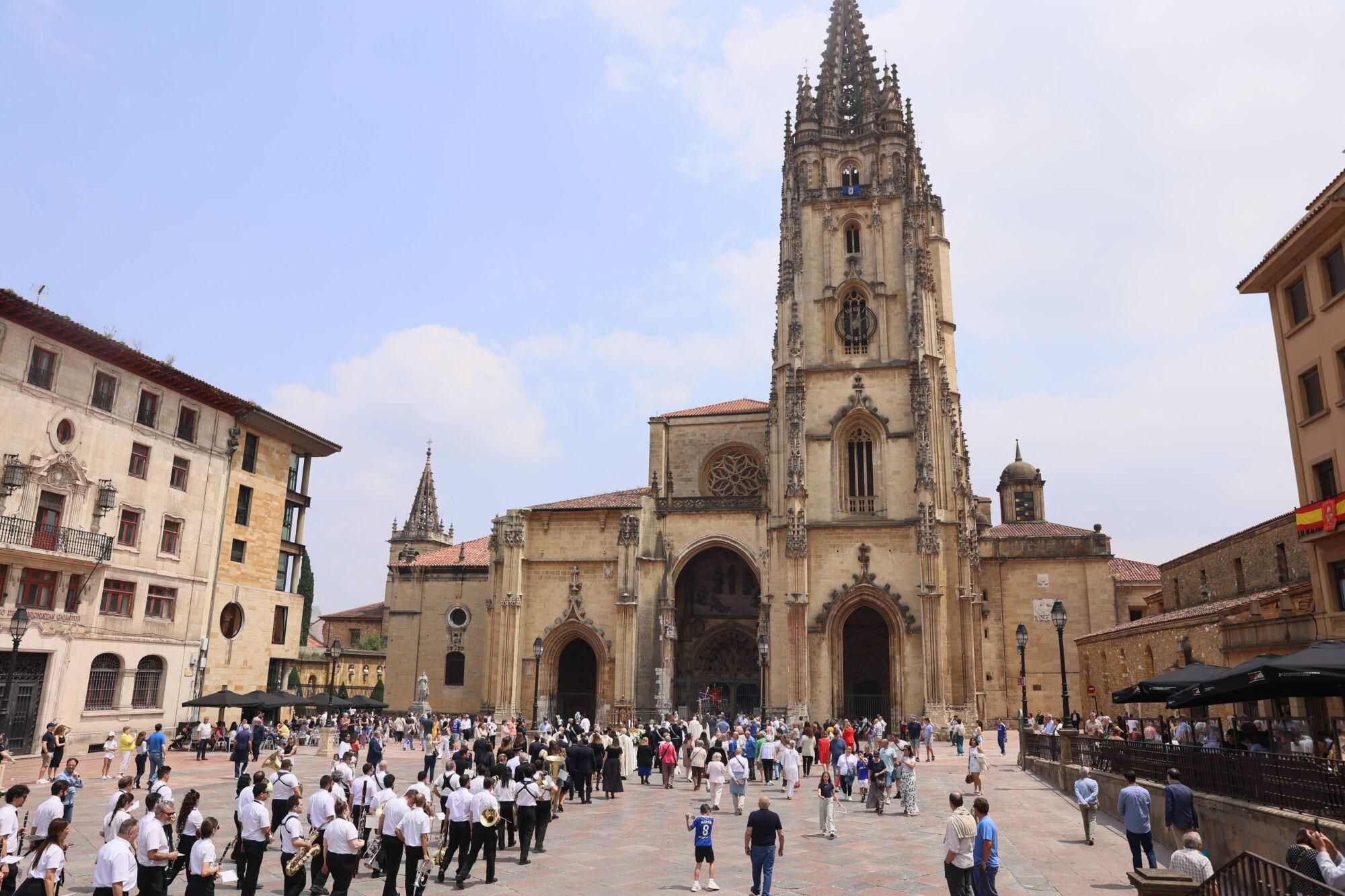 Así fue la misa del Corpus Christi en la catedral de Oviedo.