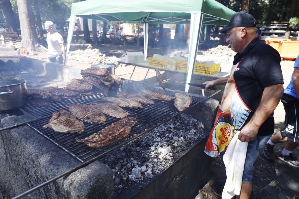 Churrasco, mejillones, sardinas y pulpo hasta empacharse en el parque forestal de Candeán.