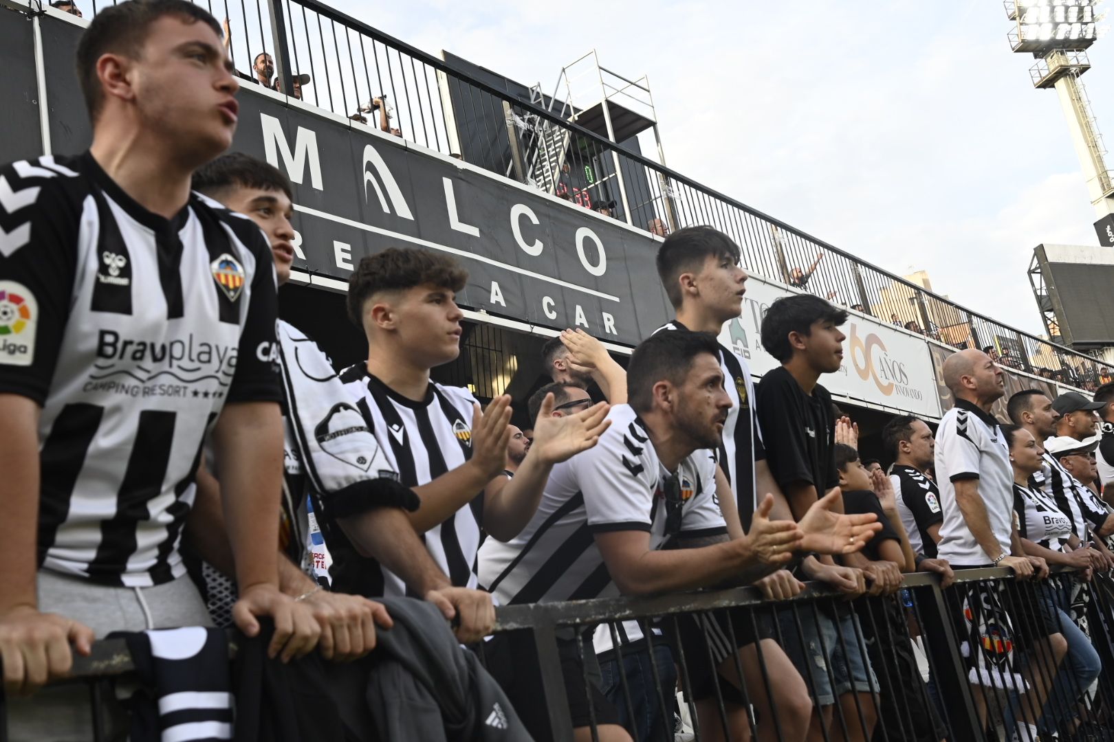 El empate en el Castellón-Alcorcón en un Castalia a reventar, en imágenes