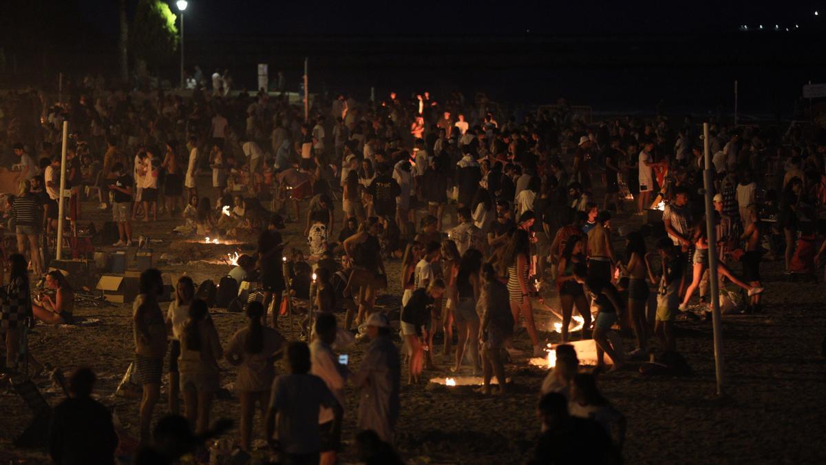 Aspecto que ofrecía las playas de Santa Pola esta noche