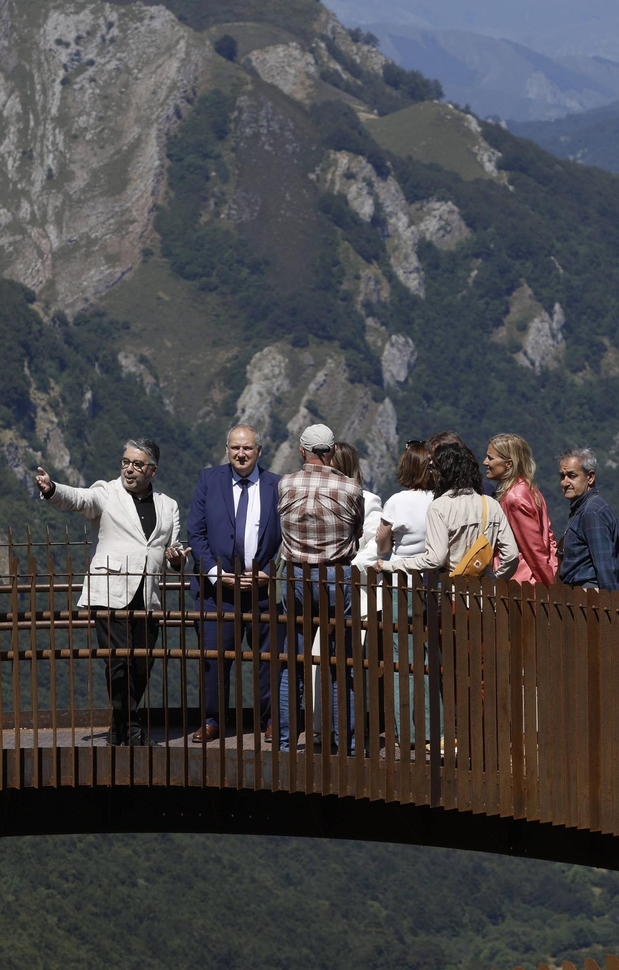 Así fue la visita del ministro Jordi Hereu al mirador de La Farrapona