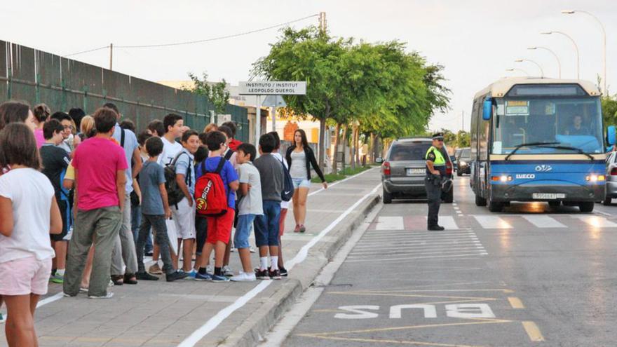 Padres de Vinaròs denuncian una «exclusión» de la beca transporte