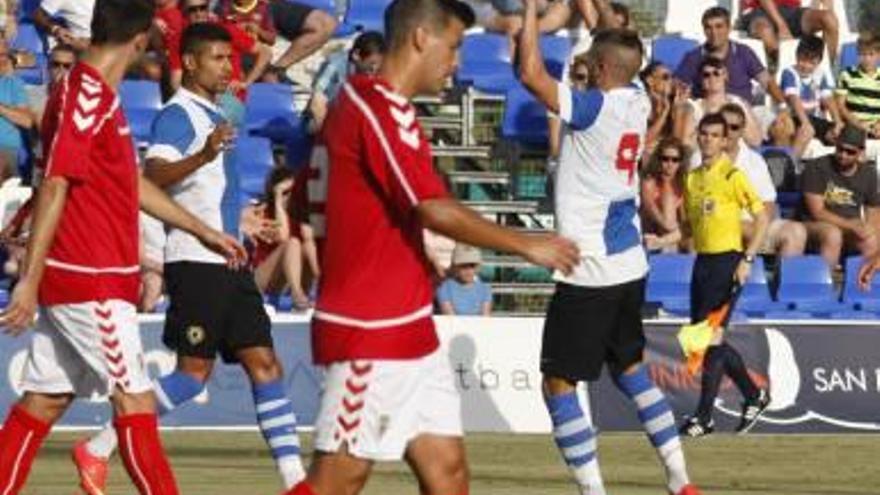 Un momento del Real Murcia-Hércules de ayer.