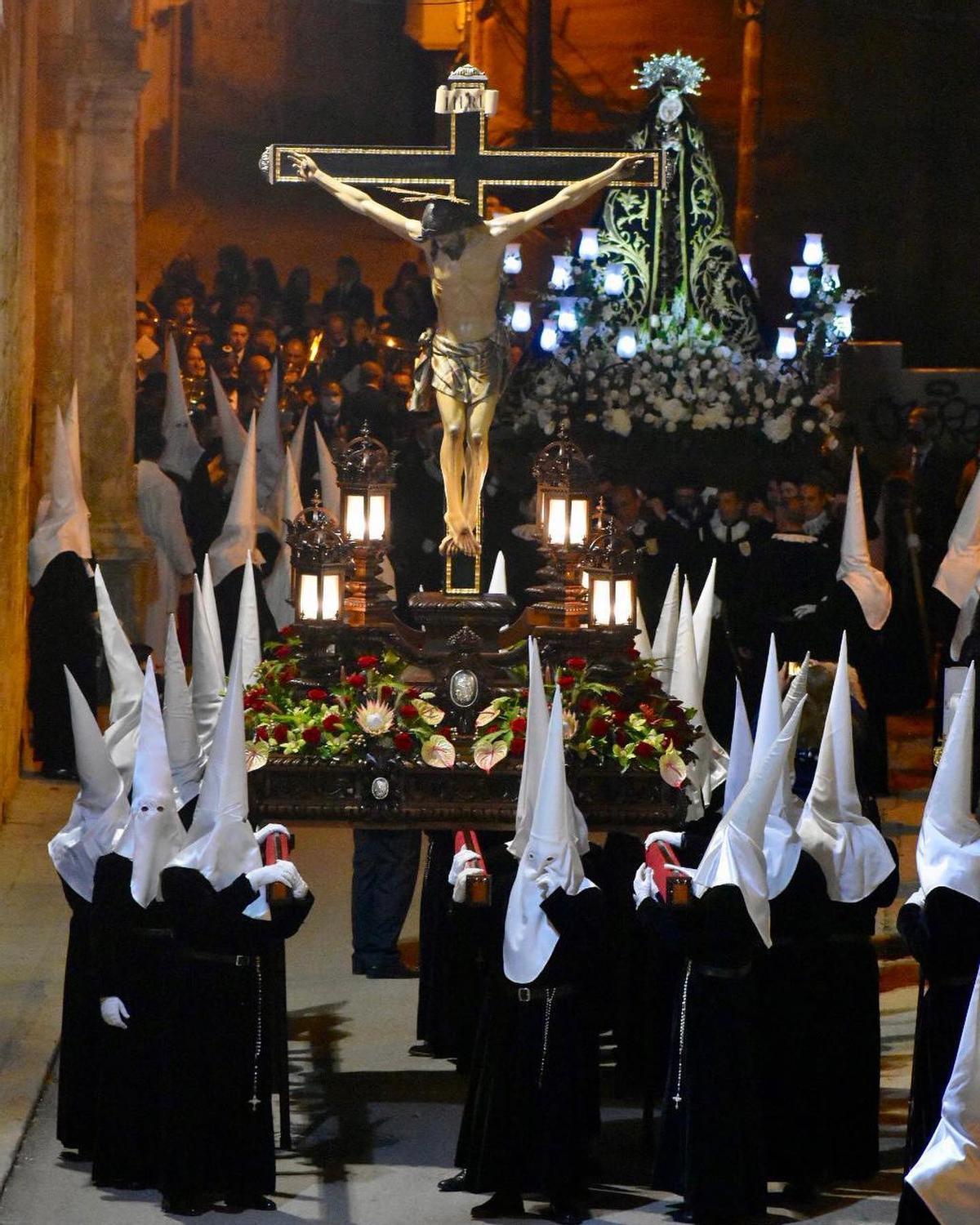 Procesión de la cofradía de la Vera-Cruz o de la Sangre de Cristo de Requena.