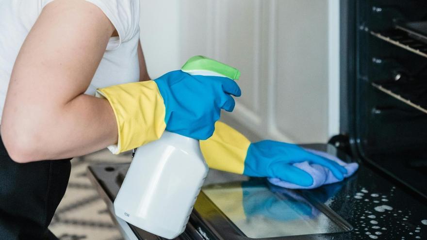 Retira ya las sartenes del horno: preocupación alrededor de esta práctica tan extendida