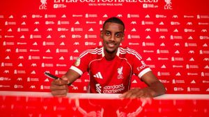 Els protagonistes de l'últim dia del mercat de fitxatges: Isak, Antony, Alexis, Lukébakio, Laporte, Donnarumma...