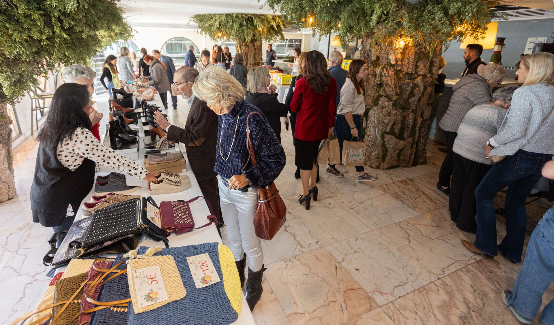 Mercadillo Solidario de Alinur en el Real Liceo Casino de Alicante