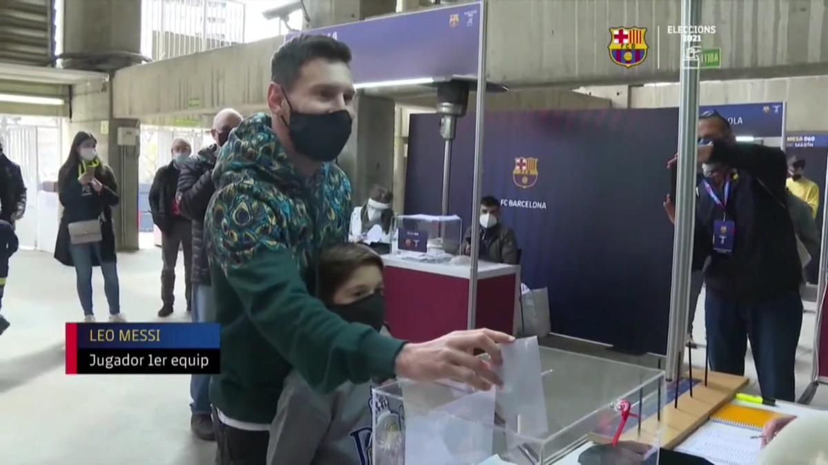 Messi vota en las elecciones del Barça