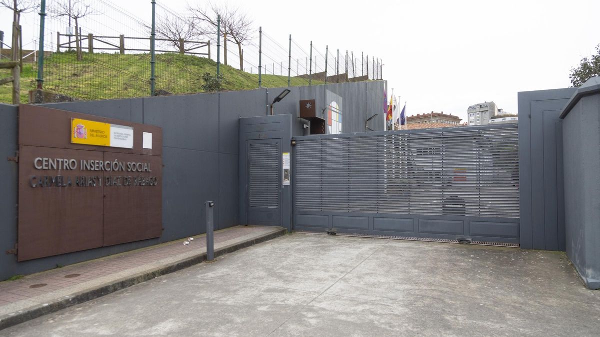 Acceso al CIS de A Coruña, en el paseo marítimo, en la zona de la Torre.