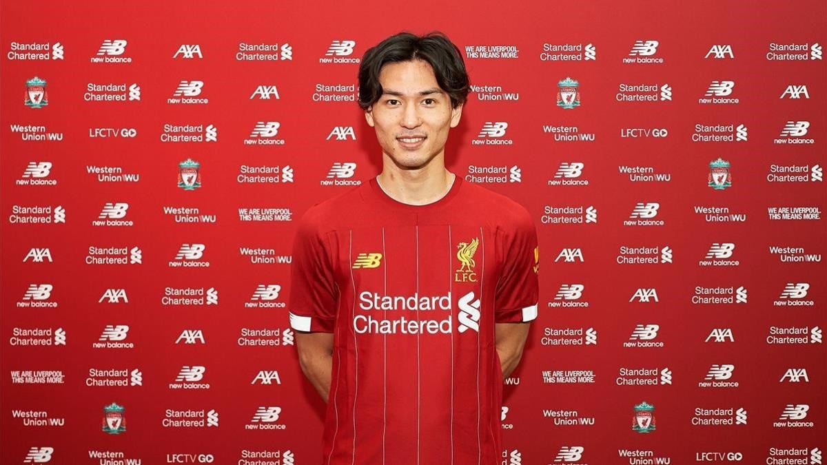 Takumi Minamino ficha por el Liverpool.