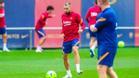 El Barça se entrena para enfrentarse a un Madrid en horas bajas