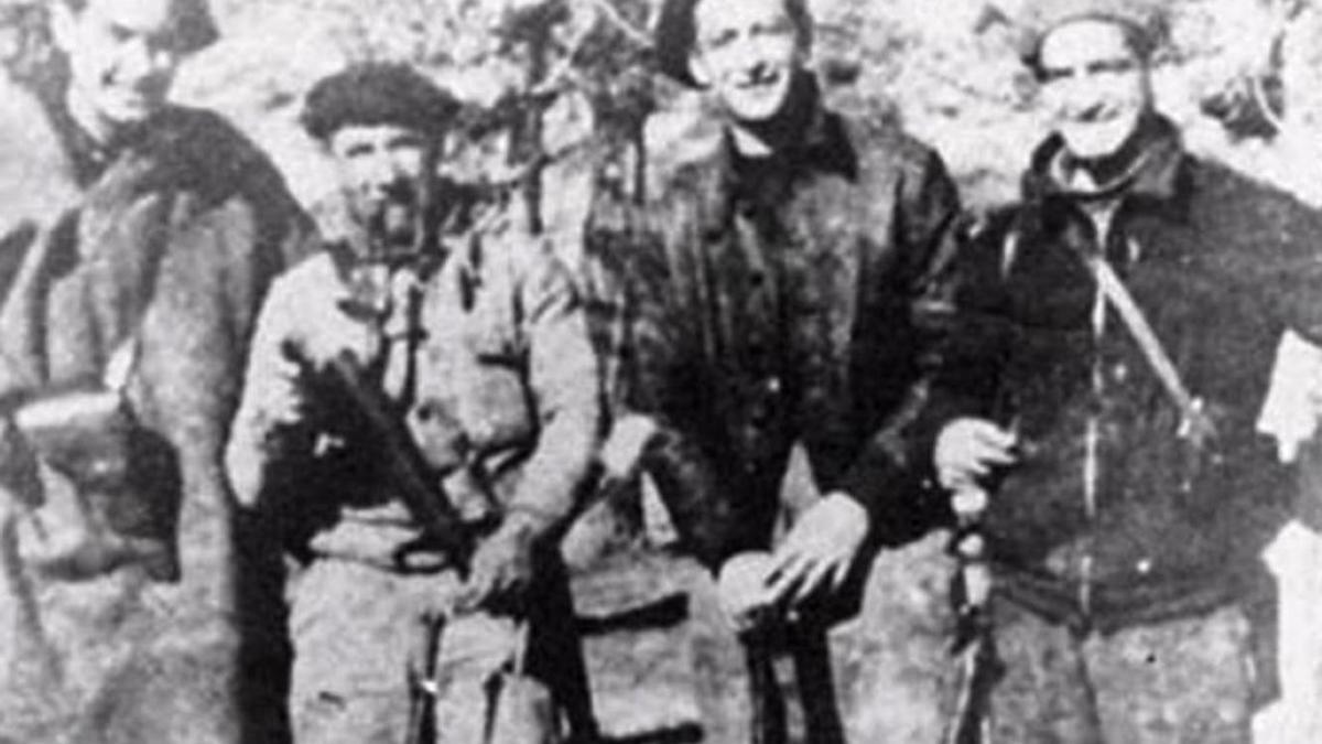 De izquierda a derecha, Bill Aalto, un soldado español desconocido, Alex Künstlich e Irving Goff.