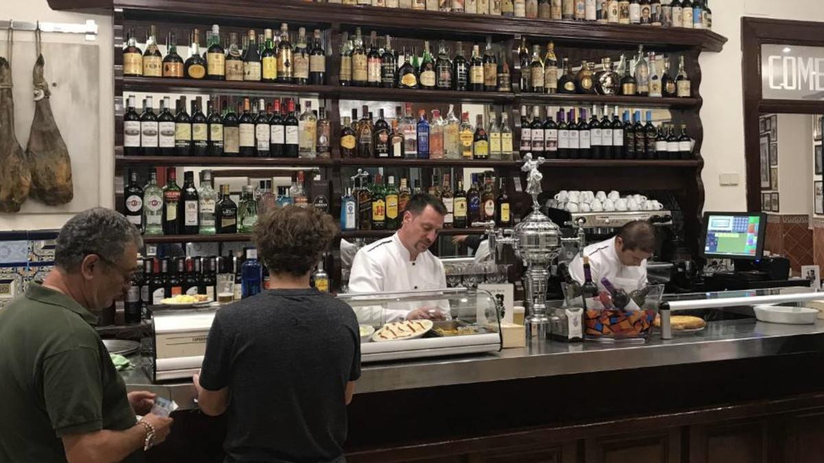 La barra de Casa Ciriaco, un lugar al que volver siempre.