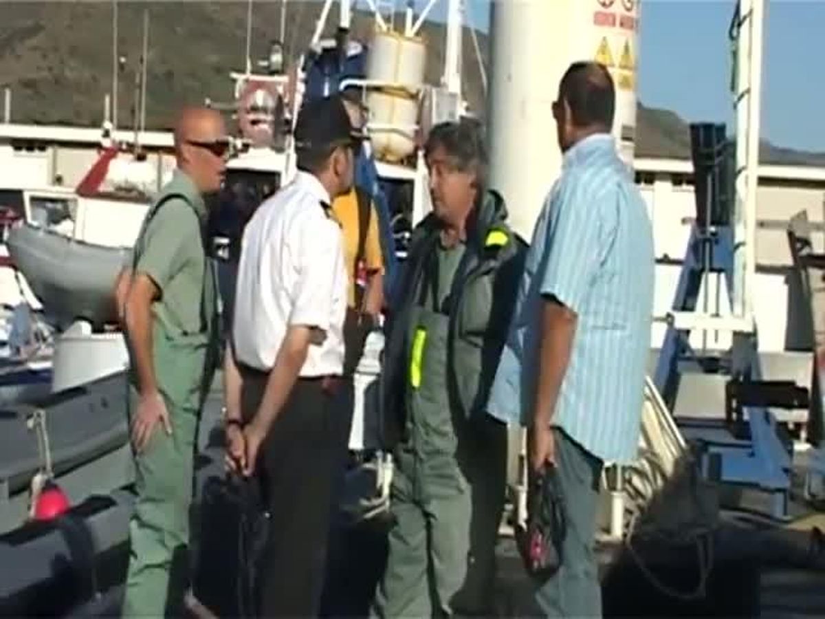 Desactivació d’una bomba de la guerra civil en una cala del Port de la Selva.