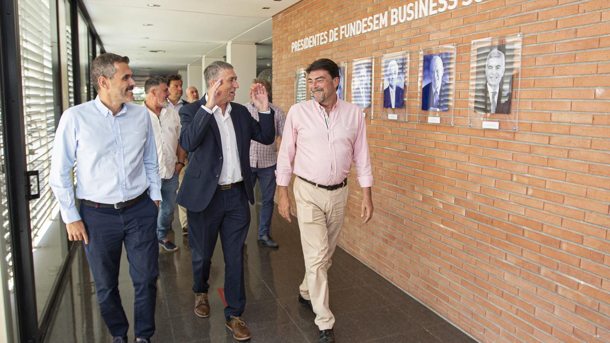 Cayetano Sánchez Butrón, Rafa Climent y Luis Barcala, a su entrada a Fundesem.