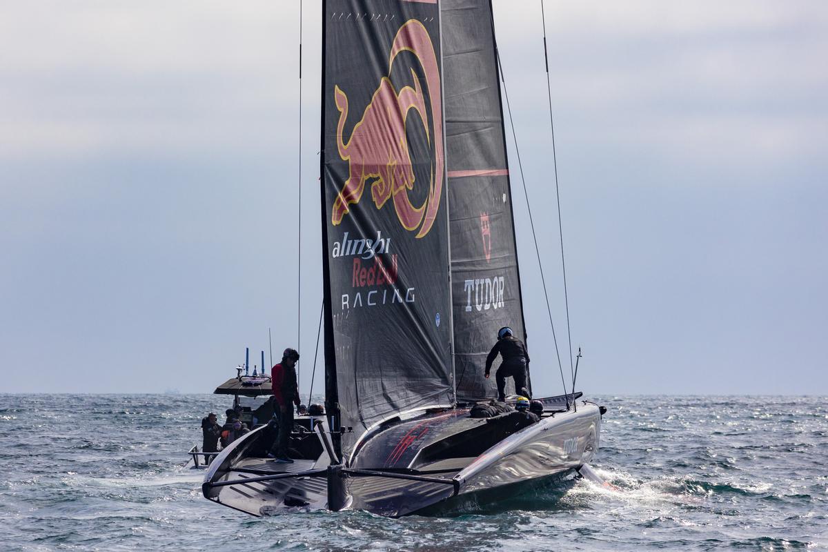 El Alinghi Red Bull Racing de la Copa América entrena en Barcelona