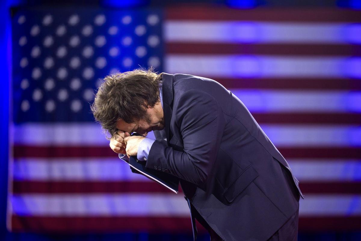 En Argentina llueven críticas contra Javier Milei por cambiar su posición sobre Ucrania