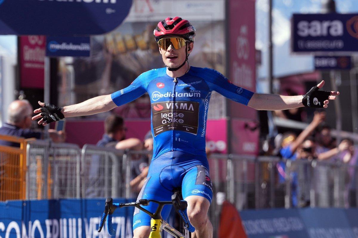 Vingegaard logra el tercer triunfo de etapa en el Giro.