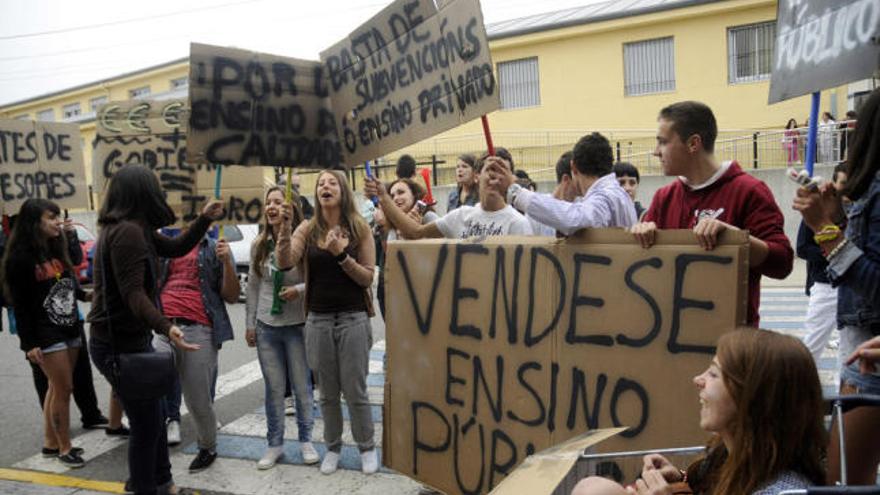 Manifestación de estudiantes en el IES Aller Ulloa en Lalín.