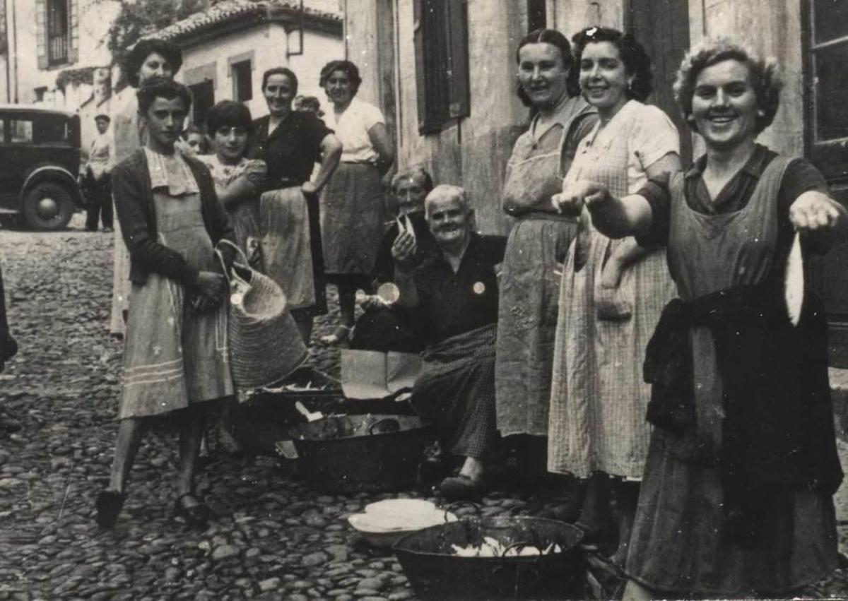 Vendedoras de sardinas a mediados del pasado siglo en Candás.