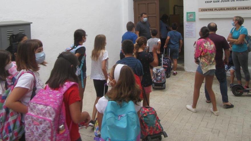 Entrada a un colegio de Burjassot.