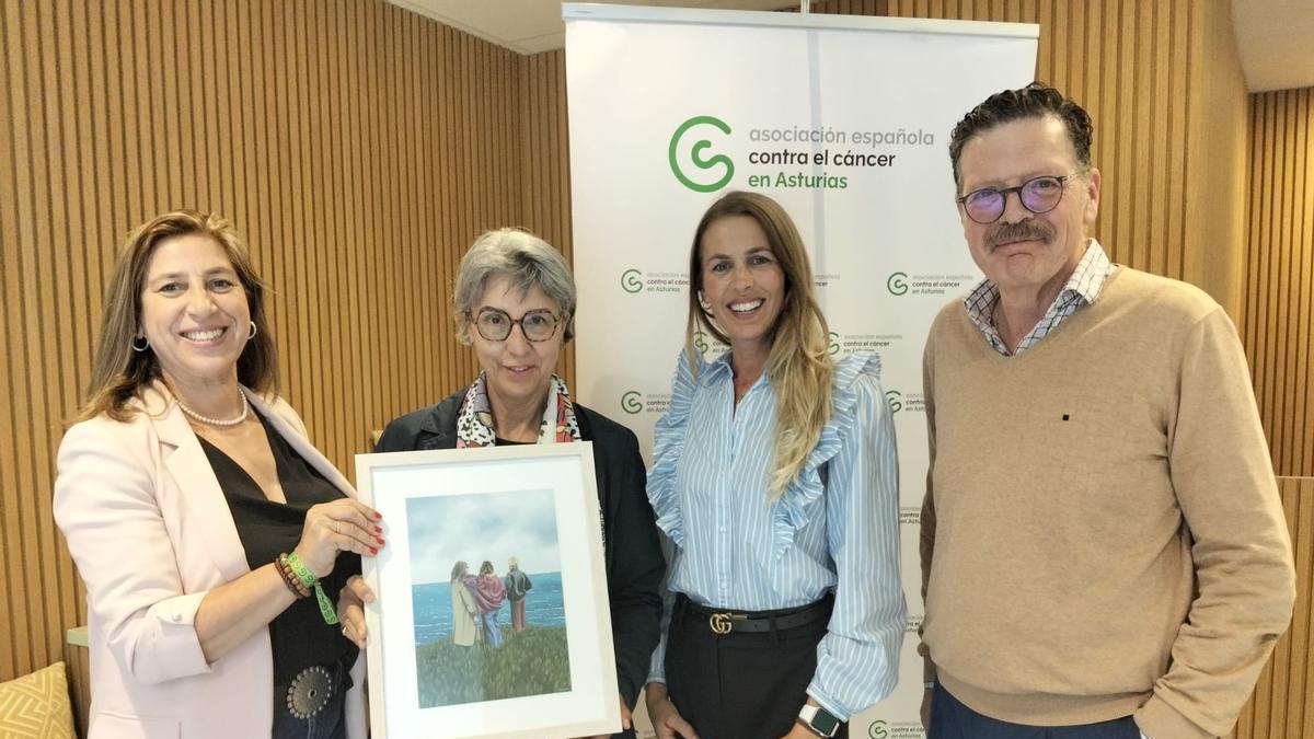 Por la izquierda, Teresa Sánchez, Yolanda Calero, Diana Llamazares y Rafael Vigil, en la sede local de la Asociación Española Contra el Cáncer.
