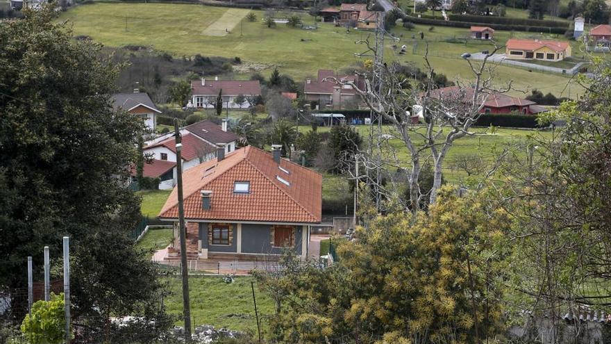 La búsqueda de la mujer desaparecida de Castrillón se amplía a las inmediaciones de la vivienda