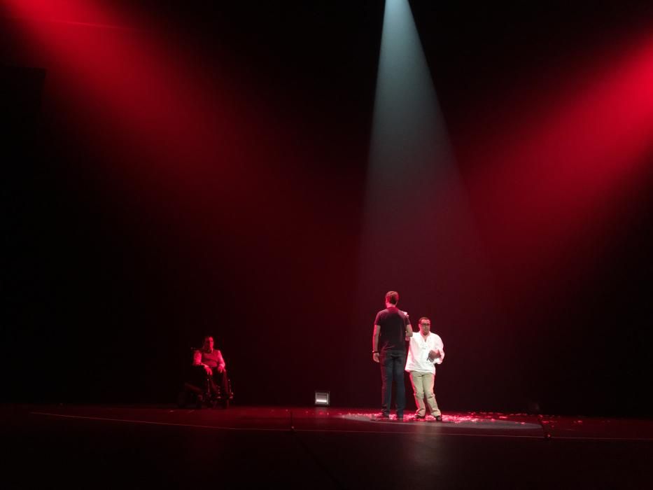Auxilia Murcia interpreta una obra en el Teatro Circo