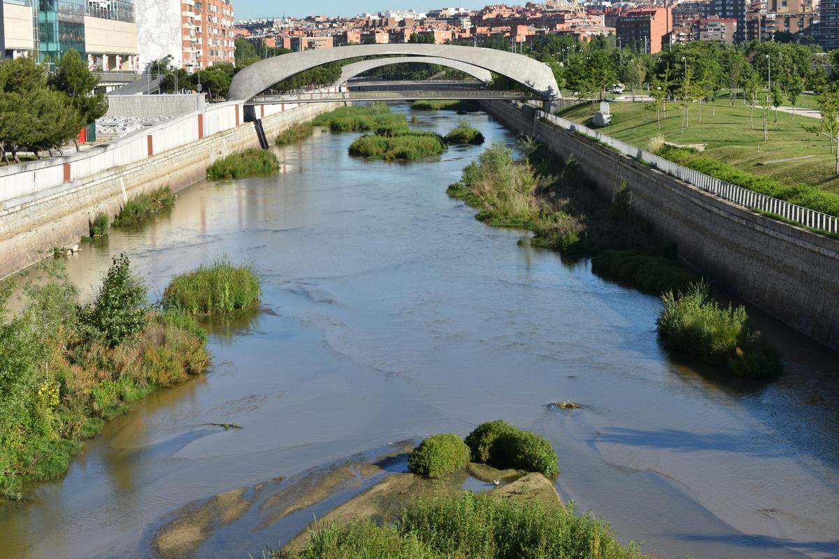 El río Manzanares a su paso por Madrid.