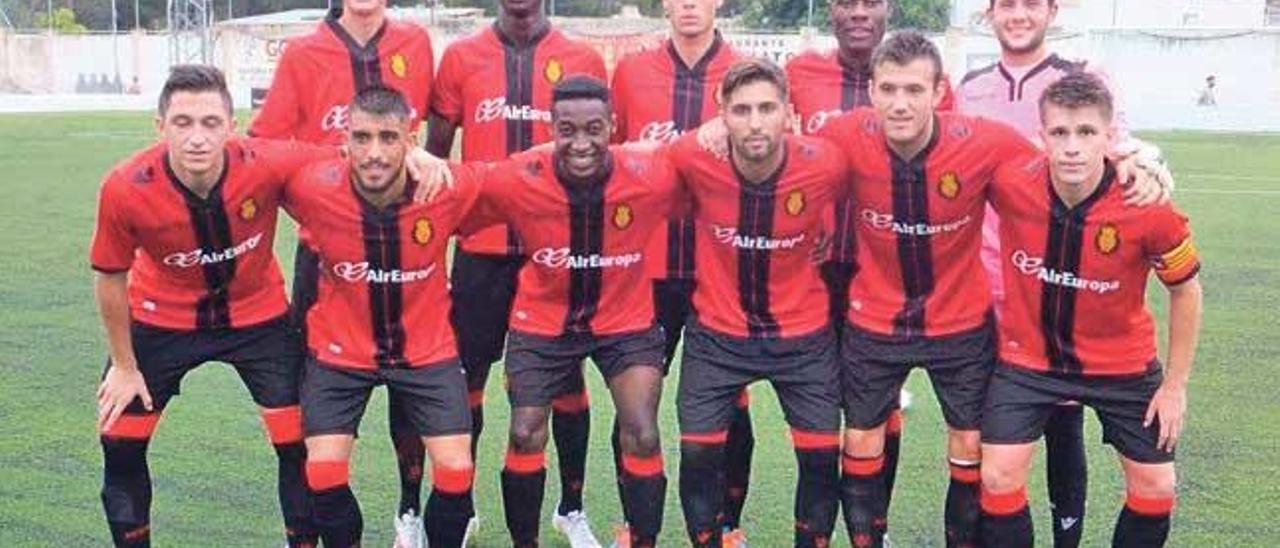 Imagen del once del Mallorca antes de un amistoso.