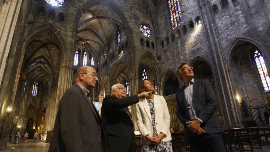 Jaume Julià, Francesc Pardo, Marta Madrenas i Joan Molina admiren la immensitat de la nau