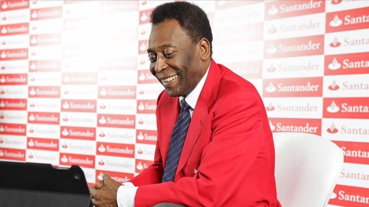 Pelé en un acto del Banco Santander