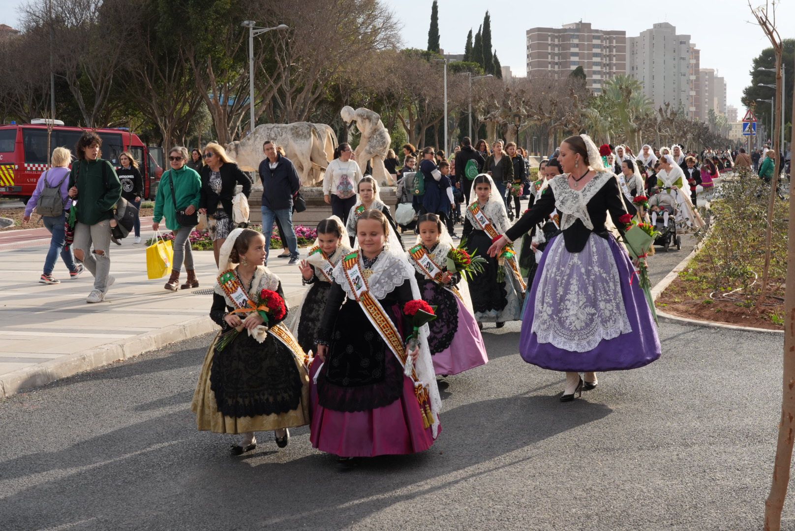 Galería de la Ofrena: El homenaje de las fiestas a la Mare de Déu de Lledó